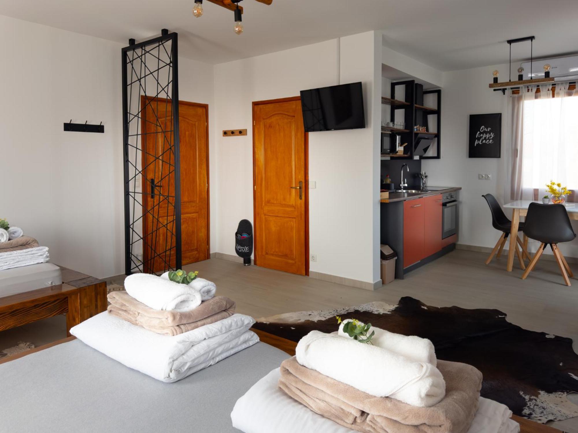 Golubina 1 - Studio Apartman Hotel โกลูบาค ภายนอก รูปภาพ